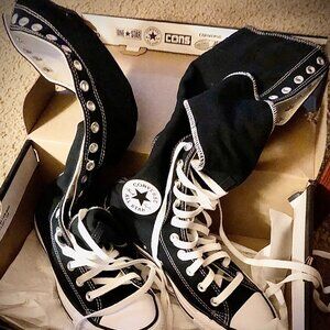 *NEW IN BOX* WOMAN'S SIZE 8.5 KNEE HIGH CONVERSE